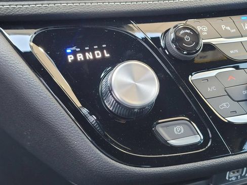 New 2025 Chrysler Pacifica Select FWD image 28