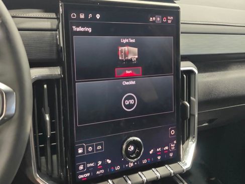 Used 2025 GMC Acadia Elevation w/ Elevation Premium Package FWD image 40