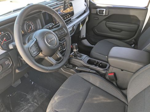 New 2025 Jeep Gladiator Sport AWD/4WD image 15