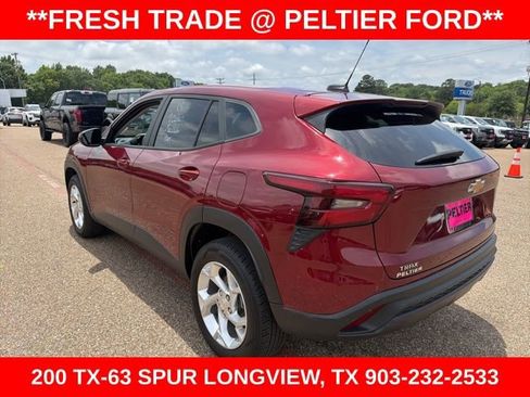 Used 2024 Chevrolet Trax LS w/ LS Convenience Package FWD image 5