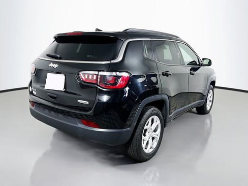 Used 2024 Jeep Compass Latitude AWD/4WD image 4