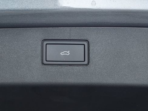 New 2025 Volkswagen Tiguan SE image 68