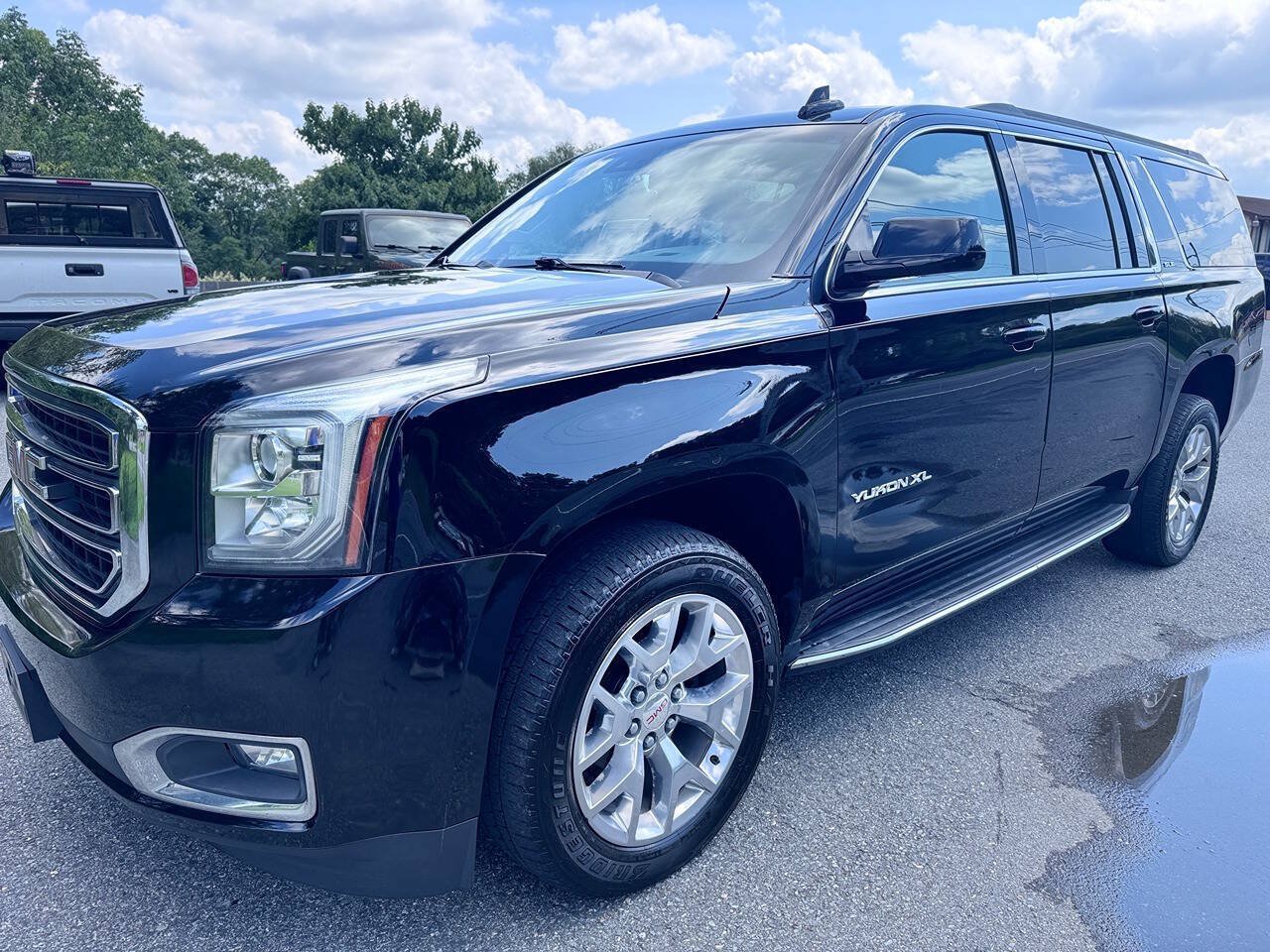Used 2018 GMC Yukon XL SLE w/ SLE Value Package AWD/4WD image 3