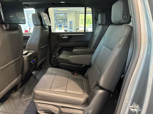 New 2026 Chevrolet Suburban Z71 w/ Z71 Off-Road Package AWD/4WD image 21