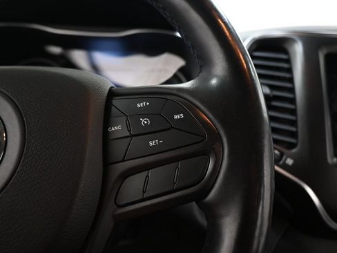Used 2019 Jeep Cherokee Trailhawk w/ Comfort/Convenience Group AWD/4WD image 19