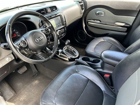 Used 2016 Kia Soul + w/ Primo Package FWD image 19