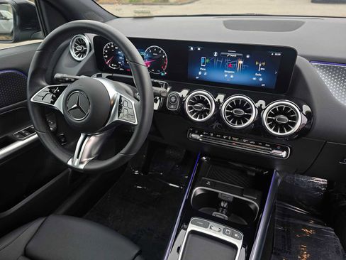 Used 2025 Mercedes-Benz GLA 250 image 10