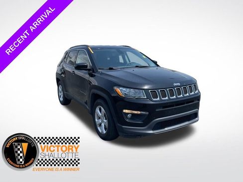 Used 2020 Jeep Compass Latitude FWD image 1