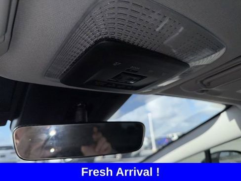 Used 2025 Toyota Prius Plug-In Hybrid image 9