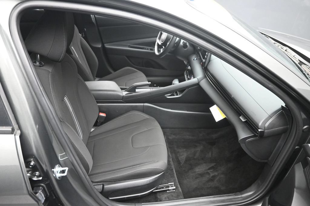 Used 2025 Hyundai Elantra Sport w/ Cargo Package FWD image 16