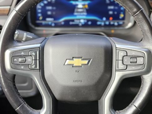 Used 2023 Chevrolet Suburban Premier image 16