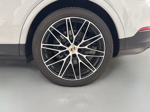 Certified 2024 Porsche Cayenne Coupe AWD/4WD image 34