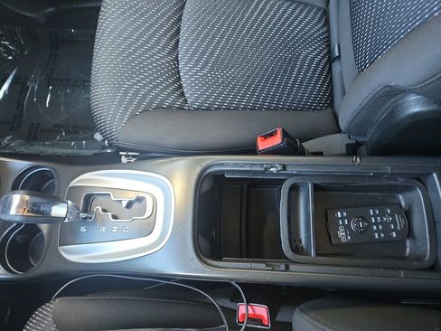 Used 2017 Dodge Journey SXT w/ Comfort/Convenience Group image 29