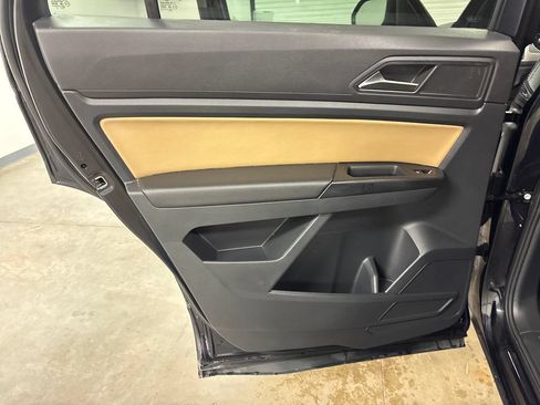 Used 2020 Volkswagen Atlas Cross Sport SE w/ Panoramic Sunroof Package AWD/4WD image 29
