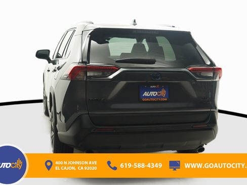 Used 2022 Toyota RAV4 XLE Premium AWD/4WD image 15