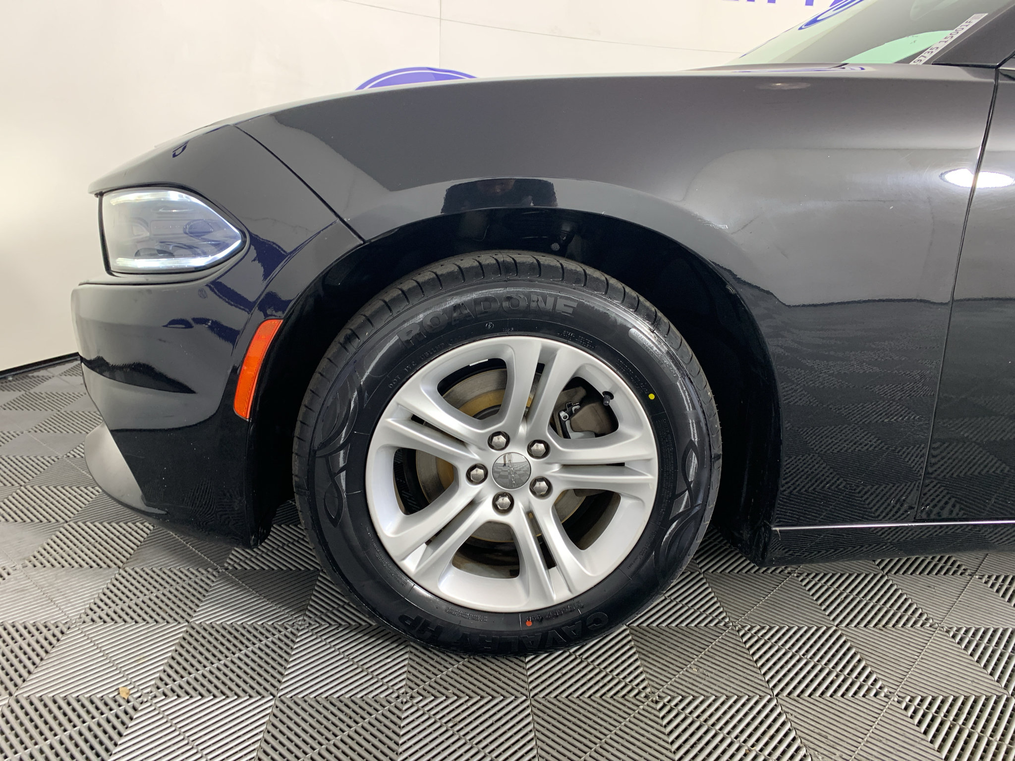 Used 2020 Dodge Charger SXT w/ Leather Interior Group RWD image 11