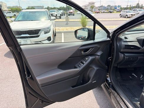 Used 2025 Subaru Crosstrek 2.5i Limited AWD/4WD image 9