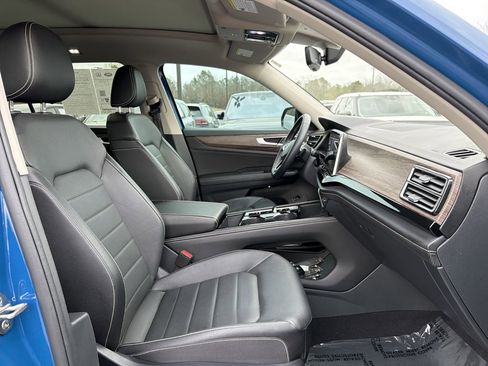 Used 2025 Volkswagen Atlas SEL AWD/4WD image 20