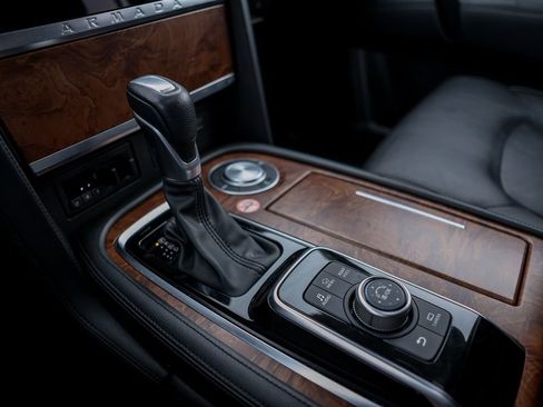 Used 2024 Nissan Armada SL w/ Captain's Chairs Package image 19