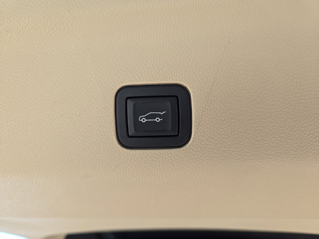 Used 2024 Cadillac Escalade Premium Luxury AWD/4WD image 66
