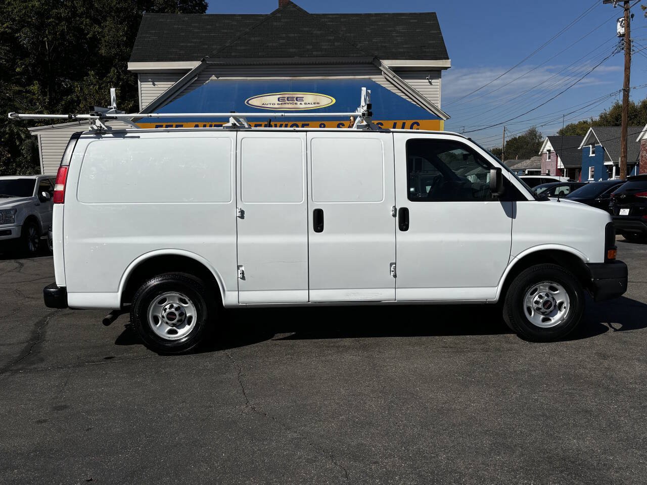 Used 2014 GMC Savana 3500 RWD image 1