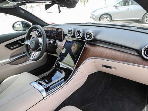 Used 2025 Mercedes-Benz CLE 300 4MATIC Coupe image 13