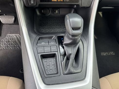Used 2019 Toyota RAV4 LE image 21