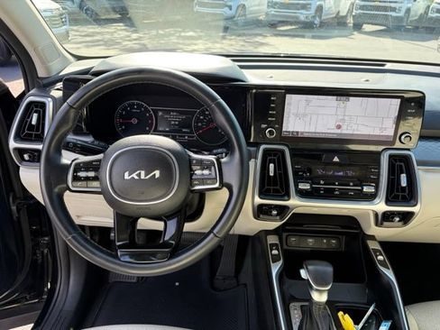 Used 2023 Kia Sorento S w/ Panoramic Sunroof Package FWD image 19