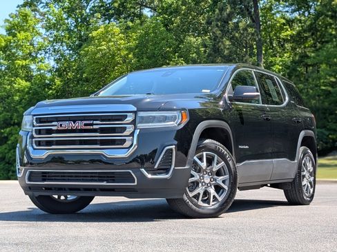 Used 2023 GMC Acadia SLE image 3