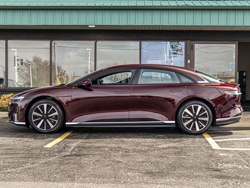 Used 2024 Lucid Air Pure RWD image 6