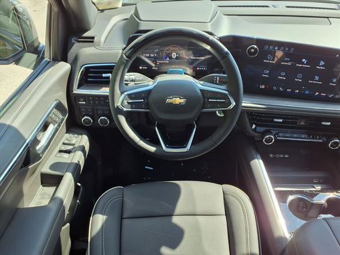 New 2026 Chevrolet Suburban Premier image 5