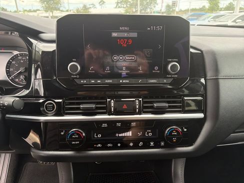 Used 2024 Nissan Pathfinder SV FWD image 38