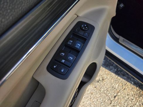 Used 2020 Jeep Grand Cherokee Limited AWD/4WD image 13