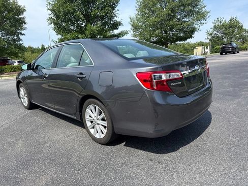 Used 2013 Toyota Camry XLE w/ Leather Pkg FWD image 4