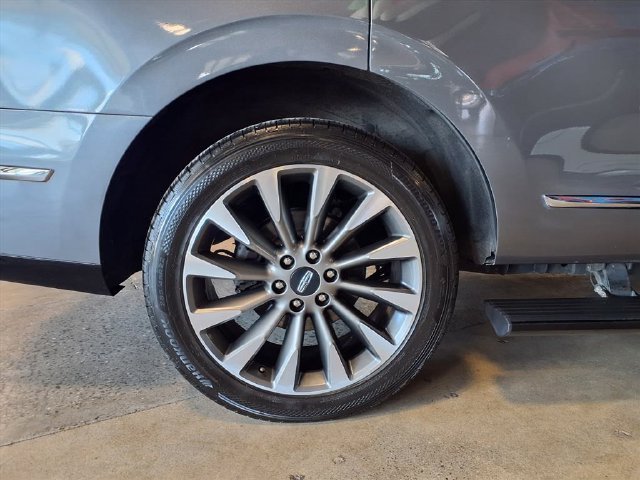 Used 2021 Lincoln Navigator Reserve w/ Luxury Package AWD/4WD image 17