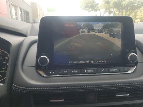 Used 2025 Nissan Rogue SV AWD/4WD image 23