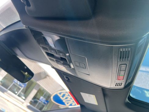 Used 2022 Volkswagen Tiguan SEL R-Line image 34