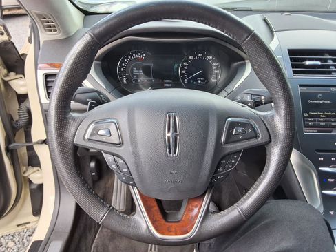 Used 2014 Lincoln MKZ image 19