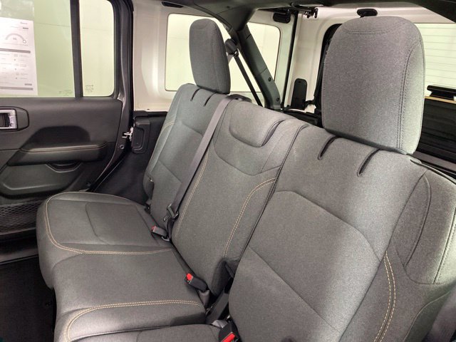 Used 2026 Jeep Wrangler Unlimited Sahara AWD/4WD image 34