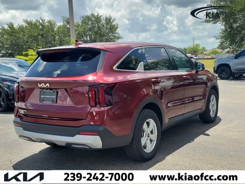 Certified 2025 Kia Sorento LX FWD image 6