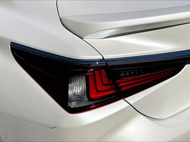 Certified 2025 Lexus ES 350 Ultra Luxury w/ Accessory Package (Z1) FWD image 24