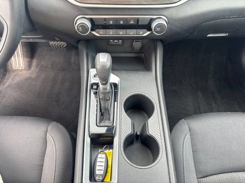 Used 2025 Nissan Altima 2.5 SV FWD image 11