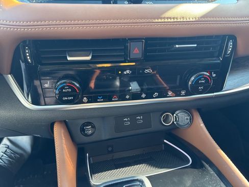 Used 2024 Nissan Rogue Platinum w/ Platinum Premium Package image 17