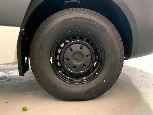 Used 2024 Mercedes-Benz Sprinter 2500 image 9