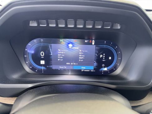 Used 2025 Volvo XC90 B6 Plus image 2