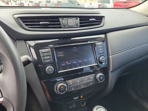 Used 2020 Nissan Rogue S FWD image 26