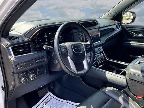 Used 2022 GMC Yukon XL Denali w/ Advanced Technology Package image 16