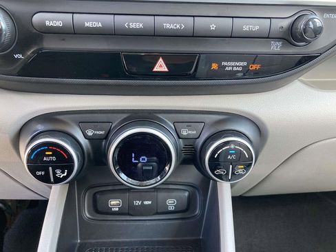 Used 2025 Hyundai Venue SEL FWD image 24