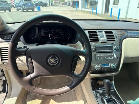 Used 2010 Cadillac DTS FWD image 25