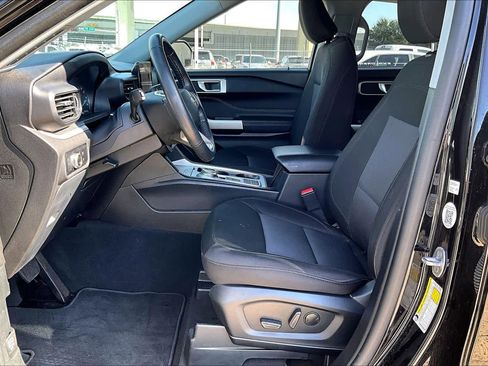 Used 2022 Ford Explorer XLT image 7